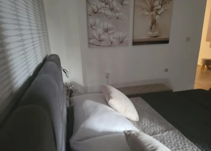 Apartments Lanterna Razanac